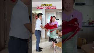 手捧嫁衣向保姆求婚，女兒才兩歲，老婆就狠心拋棄我們父女走了！我一個人也照顧不了，於是請保姆…如今六年過去了，保姆一直把女兒當作親生對待…我決定向保姆求婚，照顧她一輩子，# 情感共鳴## 愛情