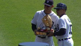 MIN@DET: Kinsler receives Gold Glove award