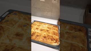 Peynirli Tepsi Böreğini Zahmetsizce Yap! #börek #shorts #peynirlibörek