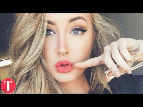 10 Body Language Signs She’s Attracted to You 10 Body Language Signs She’s Attracted to You