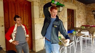 How to pour cider like an Asturian