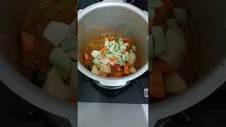 vegetable kurma/കുക്കറിൽ പെട്ടെന്നൊരു വെജ് കുറുമ /veg curry#shorts