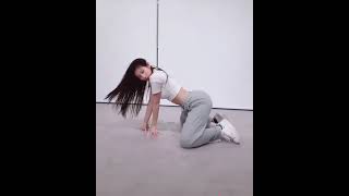 (G)I-DLE Mi-yeon（昌寧曺氏-曺薇娟）跳舞