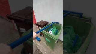 Wheelie bin compactor