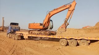 Experience jackhammer excavator operator loading and unloading Excavator