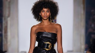 IMAAN HAMMAM VERSACE RUNWAY