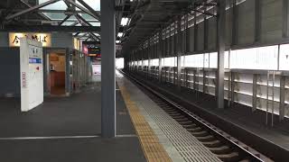 福井駅にて貨物列車通過