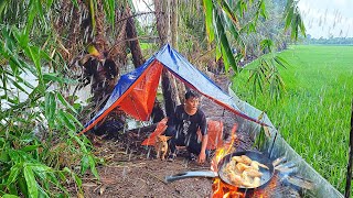 Camping in the rain | frying chicken by the fire in the countryside