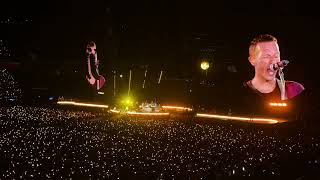 Coldplay [4K] May, 24 2023 “YELLOW” INTERRUPTED by Chris Martin when Hallucinating with “Castellera”