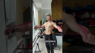 你知道怎么用一根带子练胸肌吗，教你四个动作在家也能轻松搞定#健身 #春日健身打卡