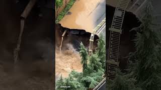 Huge sinkhole SWALLOWS road