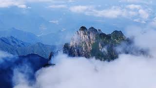 🌄 Discover the Majestic Huangshan and its Sea of Clouds! ☁️