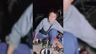 EP87《田七浪迹天涯唠嗑》今天做的饭太辣了，竟然发现只剩一点水了，只能在居民家打点雨水洗锅碗瓢盆