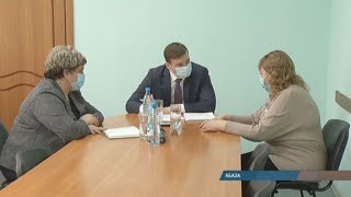 Личный прием: на что пожаловались жители Абазы Валентину Коновалову