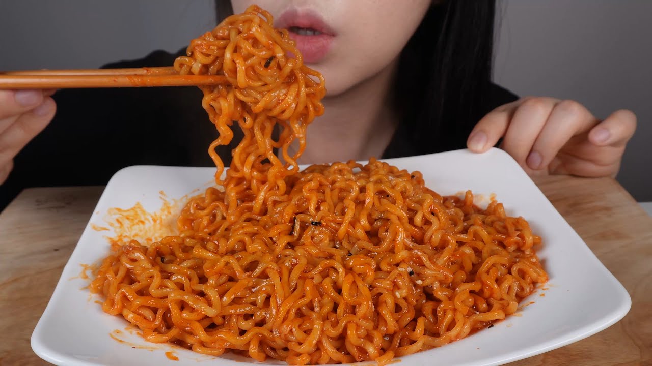 ASMR MUKBANG | Spicy Noodles 불닭볶음면 - YouTube