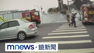 日籍男衝進警局喊「Fire」　警急相助滅火燒車｜#鏡新聞