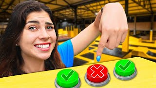 KIES NIET DE VERKEERDE MYSTERY KNOP! Trampoline Park Challenge! #323