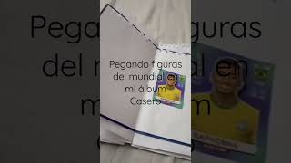 pegando figuras del mundial en mi álbum Casero