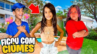 A GIOVANA ESTÁ COM CIÚMES DO LUCAS COM A VIZINHA DO CONDOMÍNIO