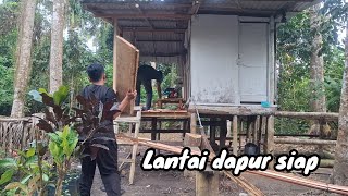 Akhirnya lantai dapur siap di pasang, di pondok Ahmad alam desa.