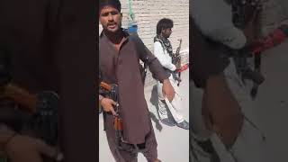 ڈیرہ غازی خان شاکا کھکھ کا اسلحہ سے لیس اپنے مخالف گروپ کے گھر کے سامنے آکر دھمکیاں،پنجاب پولیس بےبس