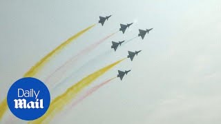 J-20 jet unveiled by China at air expo - Daily Mail