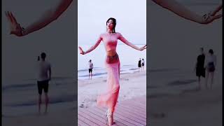 高挑美女婀娜的舞姿