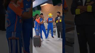 Rohit Sharma meets team india female cricket team ! #shorts #rohitsharma #smritimandhana #teamindia