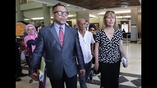 Sarawak Report editor turns up for Najib’s gag order hearing