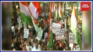 Congress Takes To Streets Demanding Resignation Of Disqualified AAP MLAs In Office Of Profit Case