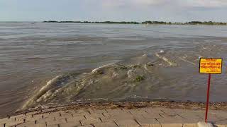 যে কোন সময় বগুড়া শহর যমুনার পানি তে তলিয়ে যেতে পারে সারিয়াকান্দি কালিতলা বাধে ফাটল