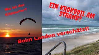 Gleitschirmfliegen in Dänemark an der Nordsee Steilküste in Lökken Paragliding und Sonnenuntergang