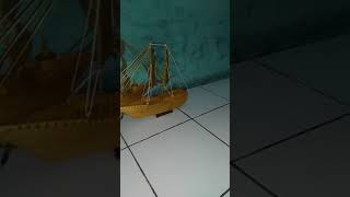 Miniatur kapal pinisi dari bambu ulung