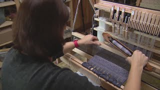 Watch Evanston fabric artist Maggie Leininger turn a spool of yarn into a beautiful scarf