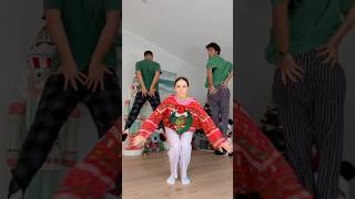 WHERE ARE ALL THE GRINCHES AT!? 🤣🎄 - #dance #trend #viral #christmas #funny #shorts