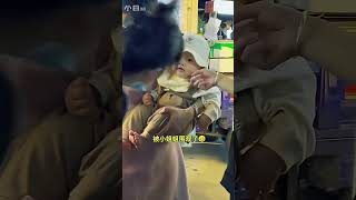 被小姐姐围观了 #萌娃 #人类幼崽有多可爱 #funny #funnyvideo #funnykid #funnyshorts #funnymoment #shorts #cute #baby