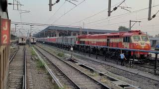 When Garibrath meets Rajdhani with WDP4D Ironman livery at Panvel Jn