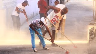 REPORTAGE - BALAYAGE SUR LA ROUTE DU CENTRE VILLE  DE TSIDJÉ