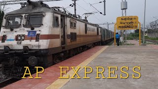 20806 New Delhi to Visakhapatnam AP Express Entering Peddapalli Railway Station || INDIAN RAILWAYS