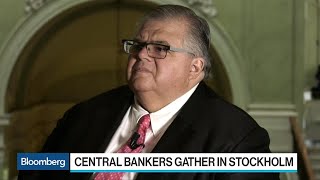 BIS's Carstens Sees Downside Risks to Global Economy