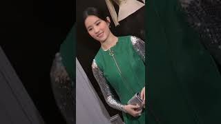 神仙姐姐刘亦菲: 玫瑰之美与永恒的风采 (Liu Yifei: Rose Beauty and Timeless Elegance)