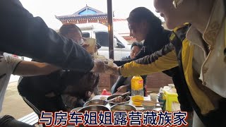 带着藏族小姑娘县城买衣服，与美女配合默契，做饭给藏族同胞吃【木公旅拍】