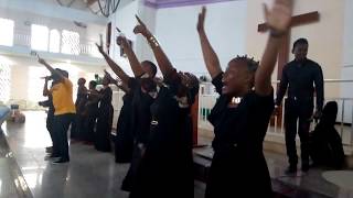 MAKERUBI Maselafi Wanaimba Halleluya-Perfoming Live (Mwenge KKKT Church)