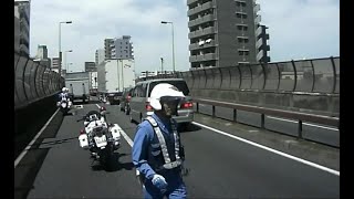 【バイク自爆事故】車の間をすり抜けした先に白バイが・・・