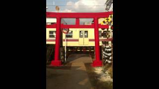 新京成線　初富駅近くの右京塚神社は珍百景（神社側から）