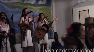 "El Cascabel" - Trío Xochicanela - Huapango