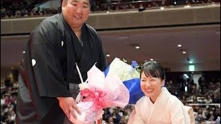 「奥様も坊やも可愛くて素敵」断髪式終えた元徳勝龍　夫人、２歳長男と新ヘア家族写真に反響「似合う！」「なんて素敵なご家族」