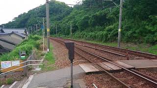 JR今川駅　羽越本線　普通酒田行きのキハ40気動車 特急いなほ新潟行き通過シーン　行き違い待ちです