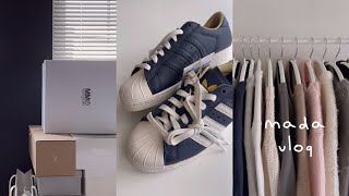 vlog｜社会人の日常｜adidas SUPERSTAR 80s TANYスニーカー 購入品紹介｜部屋の床をタイルカーペットに張り替えたい｜洋服の収納は全て100円ショップ (100均)のハンガーです