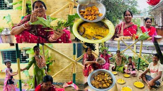 ভীষণ বৃষ্টির মধ্যে চিংড়ি মাছের খিঁচুড়ি সাথে আছে চিকেন কষা দিয়ে খাওয়া দাওয়া//